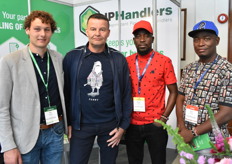 The 2 gentlemen on the right: Robert Akula (Sky Exporters and Logistics) and Boaz Okello (Gulf Flowers) visited Bob Helsloot and Eduard Eveleens from IP Handlers.